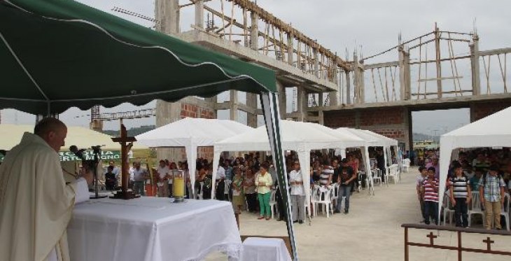 En Villa Club ya oyen misa en iglesia propia En Villa Club ya oyen misa en iglesia propia