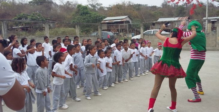 Villa Club realiza fiesta navideña en la Escuela del Recinto Sabanilla Villa Club realiza fiesta navideña en la Escuela del Recinto Sabanilla